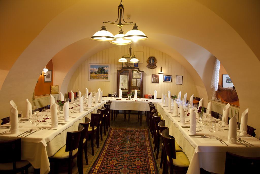 Gasthof Zum Goldenen Anker Hainburg an der Donau Exterior photo